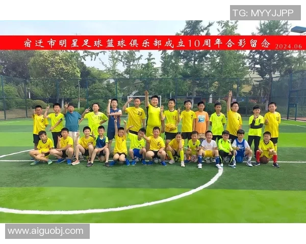 篮球与足球明星签名图片汇集展现运动魅力与偶像风采 篮球与足球明星签名图片汇集展现运动魅力与偶像风采