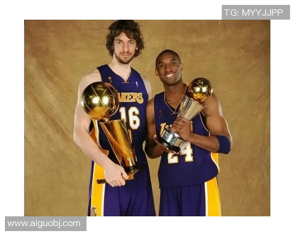 足球明星与科比的传奇交汇:跨界运动员的荣耀与梦想 足球明星与科比的传奇交汇:跨界运动员的荣耀与梦想