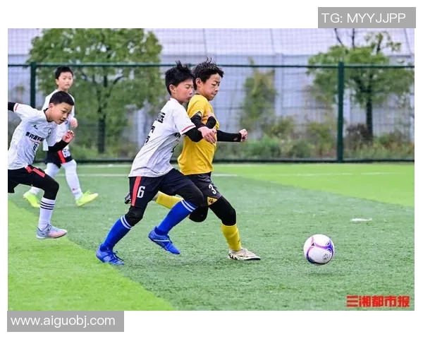 足球明星慷慨解囊为我国公益事业捐款助力青少年足球发展 足球明星慷慨解囊为我国公益事业捐款助力青少年足球发展