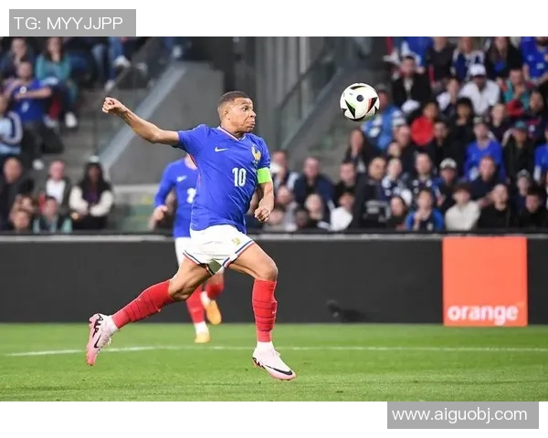 足球明星换球衣的背后故事与球迷互动的独特方式揭秘 足球明星换球衣的背后故事与球迷互动的独特方式揭秘